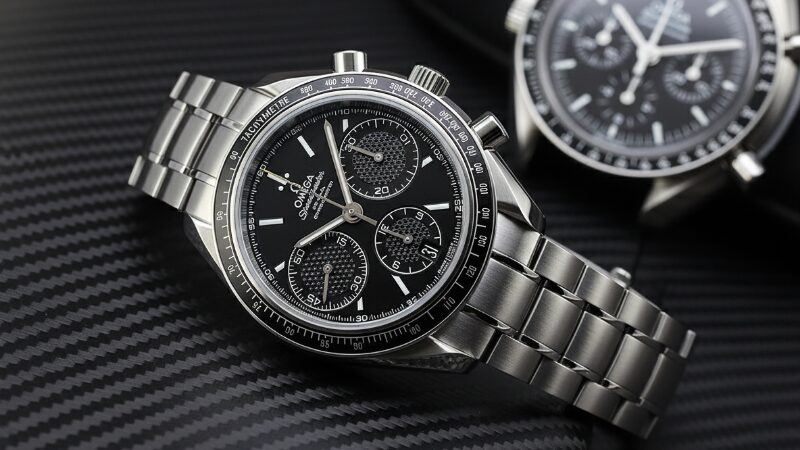 オメガ スピードマスター レーシング 40mmモデルとムーンウォッチの比較イメージ