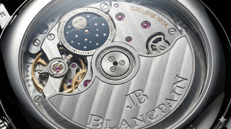 壊れにくいカレンダー機構と特許技術アンダーラグコレクター