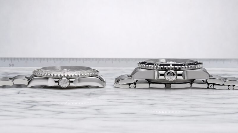 ヨットマスターとサブマリーナのケースを真横から比較。厚さ約12mmと約13mmの違いが分かる構図