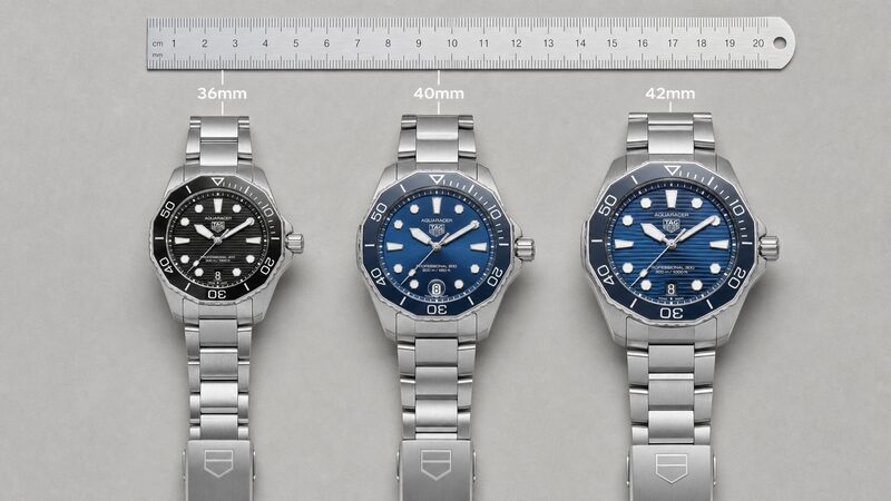 タグホイヤー アクアレーサーのケース径36mm・40mm・42mmを白い定規とともに俯瞰で並べ、径ごとの見え方の差を確認できる比較写真