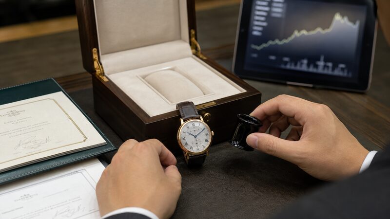 ブレゲ クラシックの保証書と時計を並べた資産価値・査定イメージ